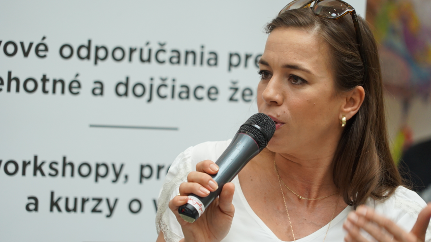 Lucia Hurajová na diskusii o zdravom stravovaní detí (zdroj foto: cojediazdravedeti.sk)